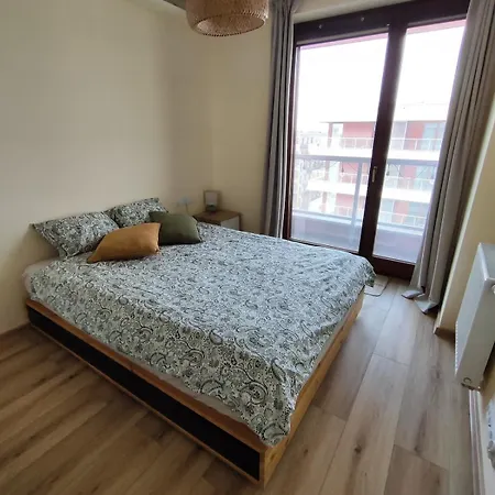 Modern In Shared Apartment, Balcony, Fast Wifi, Public Parking 5 Minutes Walking Lägenhet Kraków