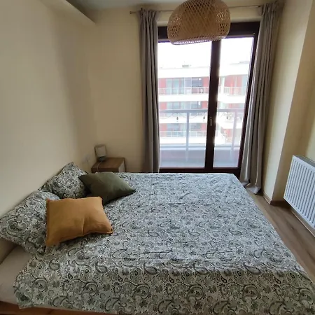 Modern In Shared Apartment, Balcony, Fast Wifi, Public Parking 5 Minutes Walking Kraków