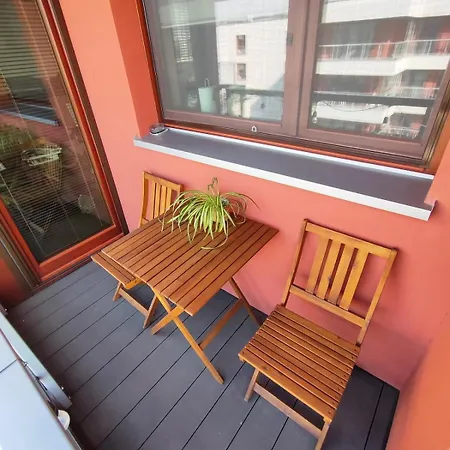 Modern In Shared Apartment, Balcony, Fast Wifi, Public Parking 5 Minutes Walking Lägenhet Kraków